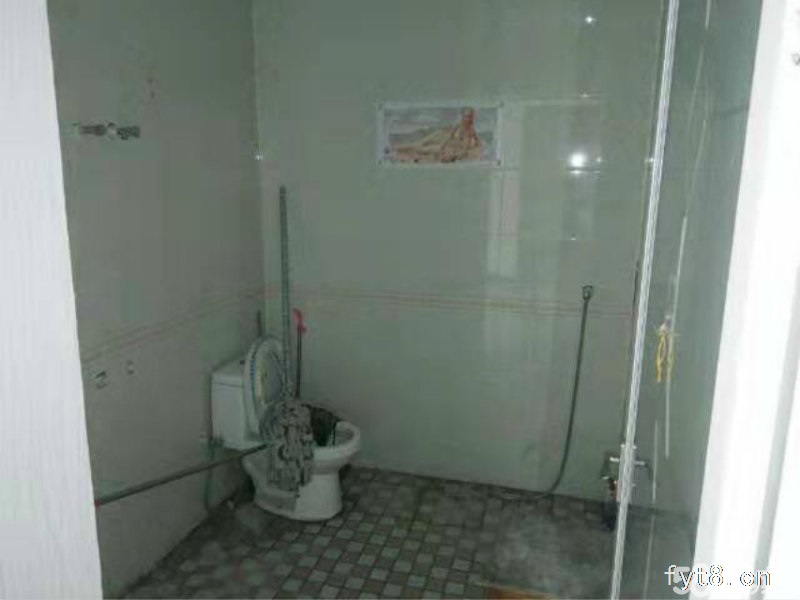 购物中心旁精装修3室,拎包入住,附近学校一中附小五小等